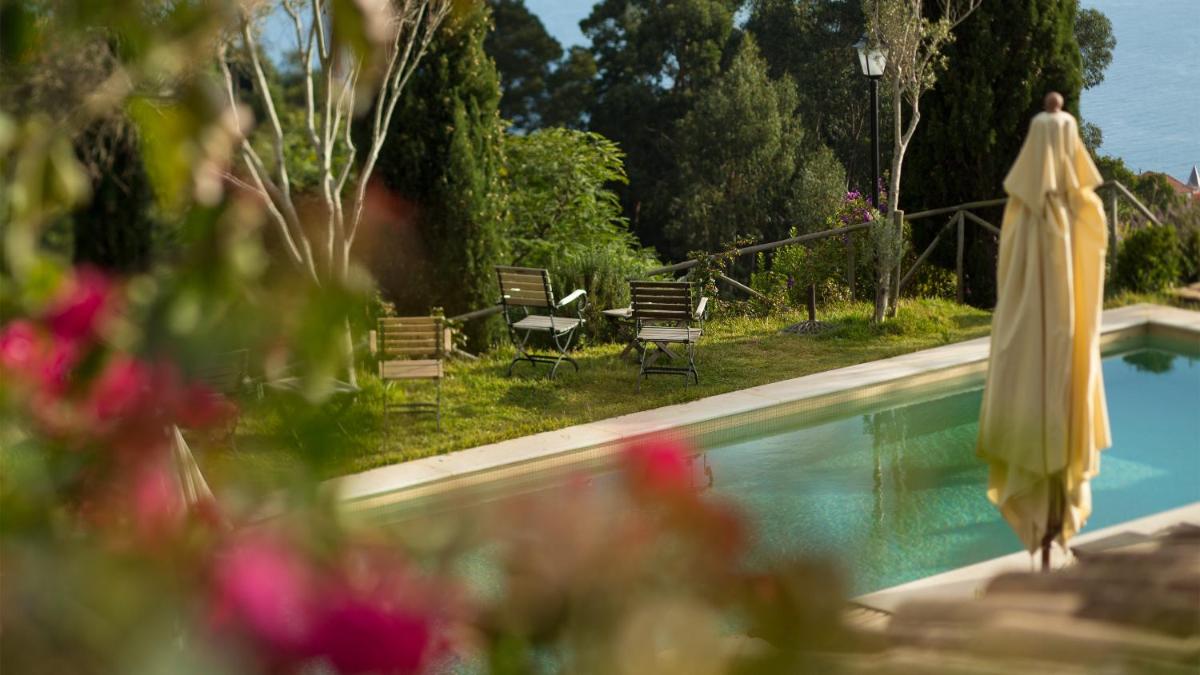 A piscina em ou perto de Atrio