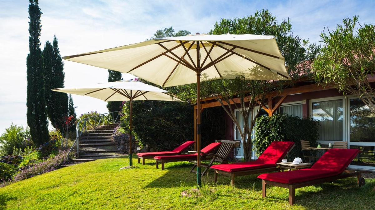 Um jardim no exterior de Atrio