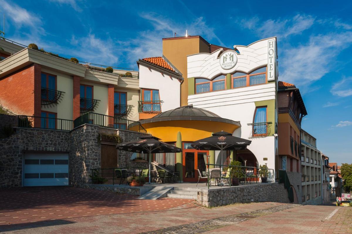 Sándor Hotel - Housity