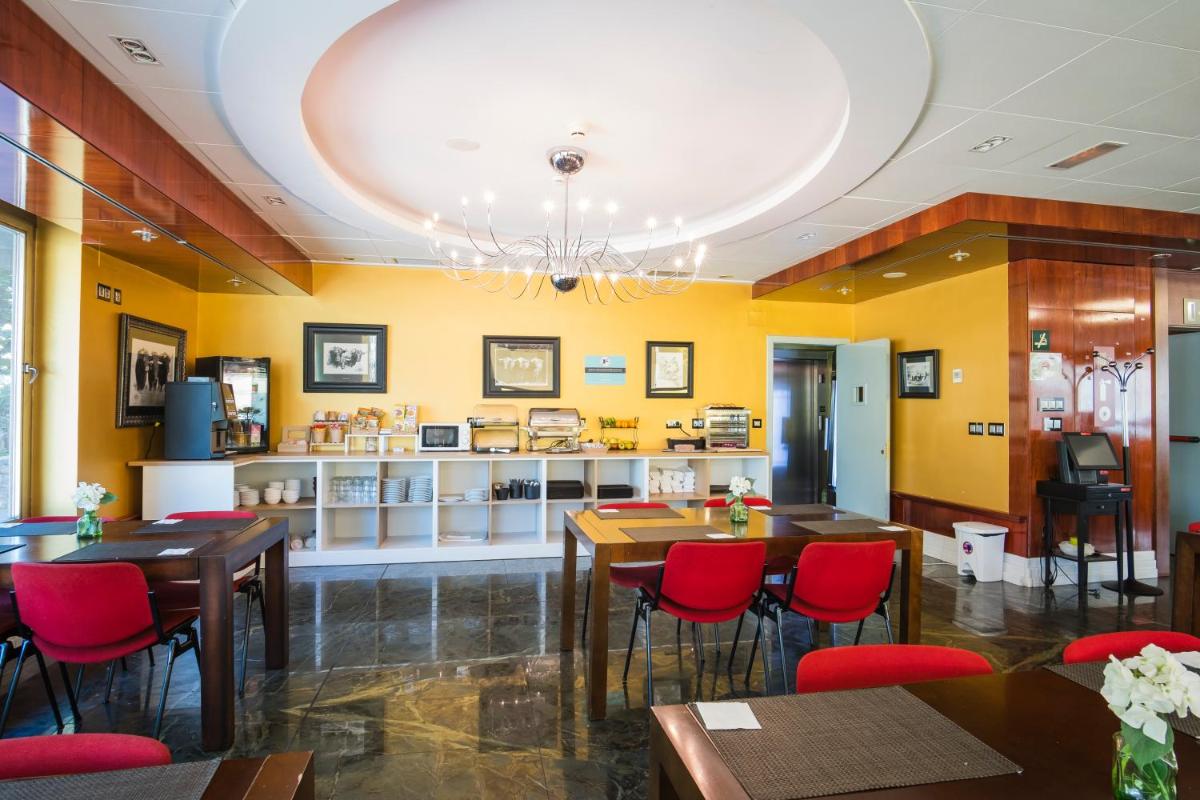 Un restaurante o sitio para comer en Alda Mirador del Moncayo