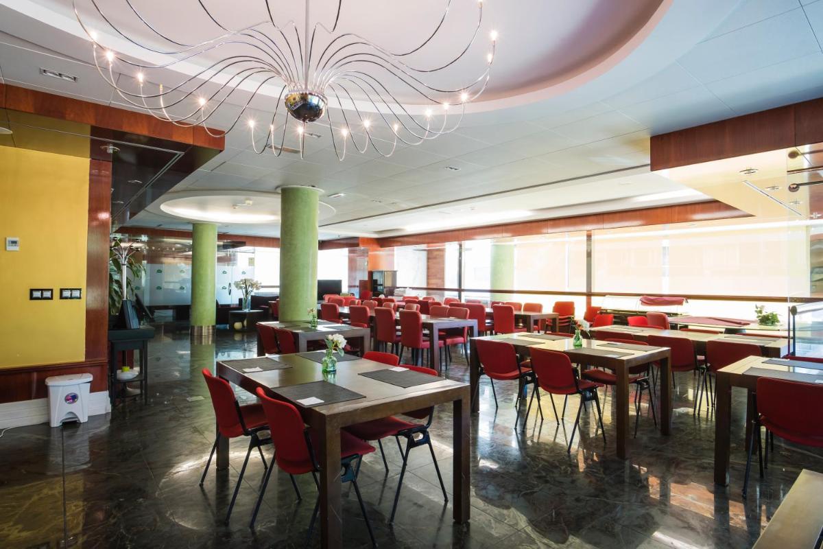 Un restaurante o sitio para comer en Alda Mirador del Moncayo