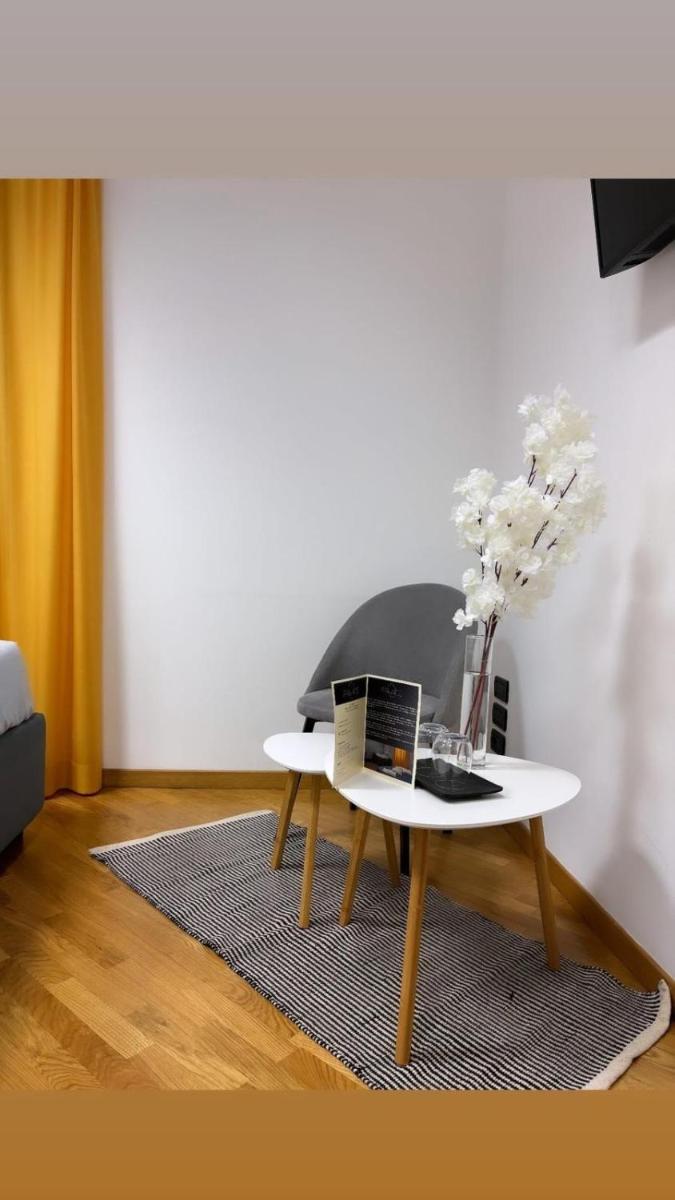 Palace Eight - Suites & Spa - Housity