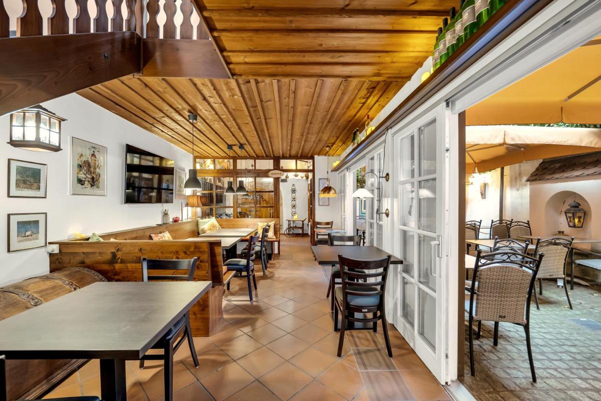 Artistique Hotel - Housity