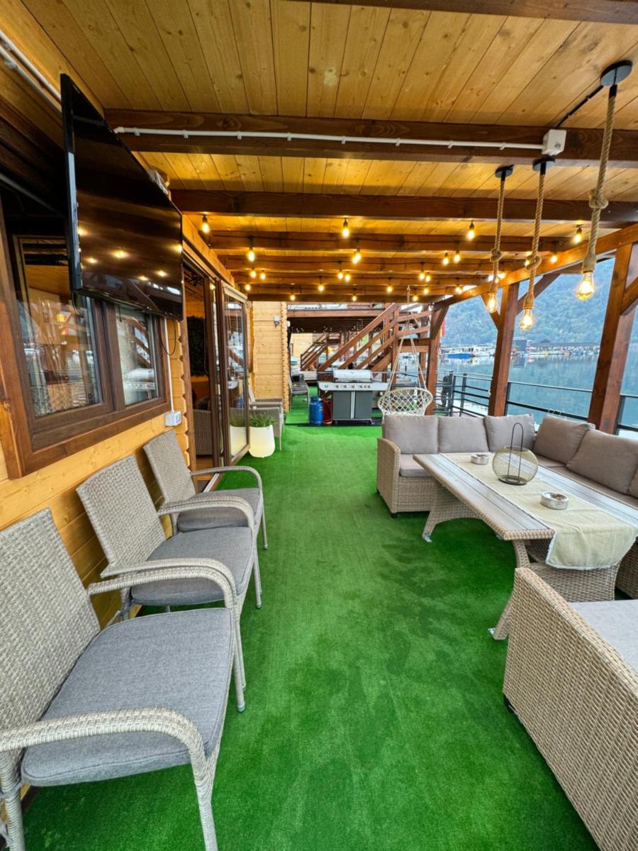 Holiday Bicaz Bungalows On The Lake - Housity
