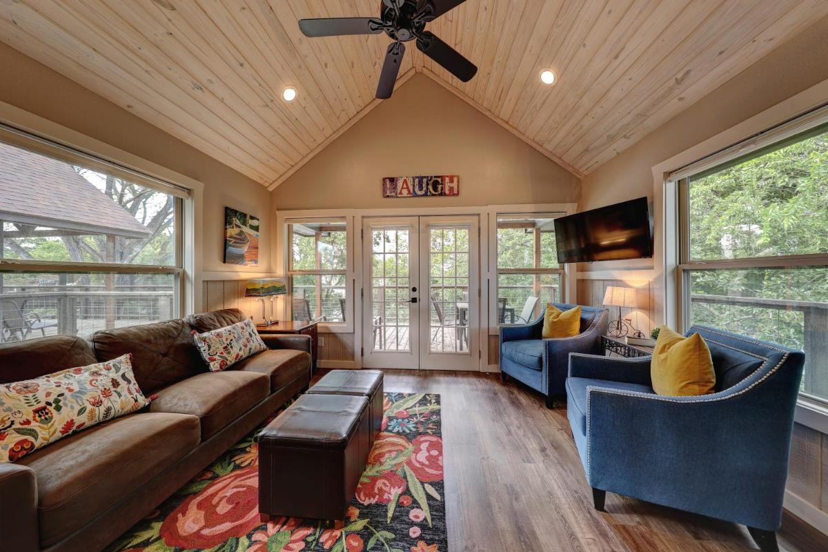 Treetop River Cabins on the Guadalupe River - Housity