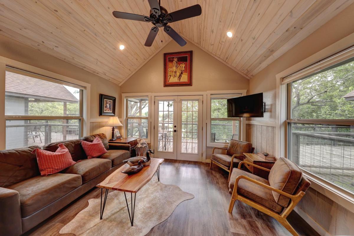 Treetop River Cabins on the Guadalupe River - Housity