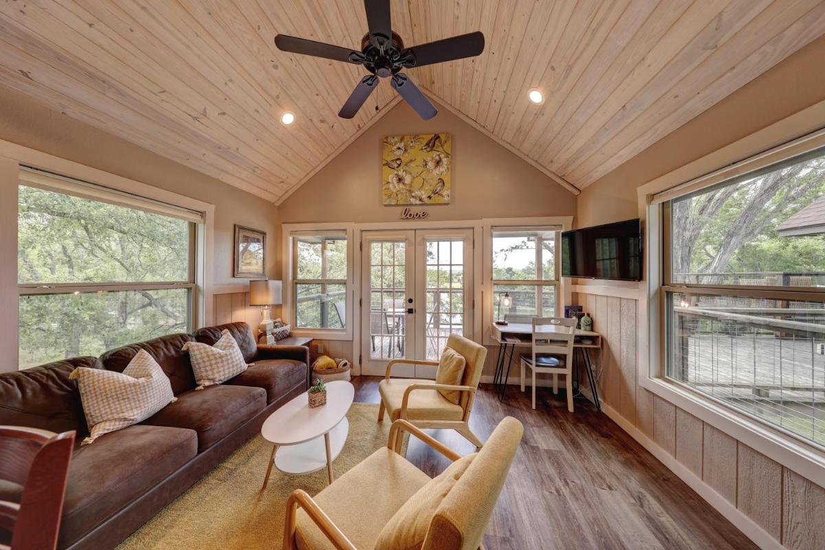 Treetop River Cabins on the Guadalupe River - Housity