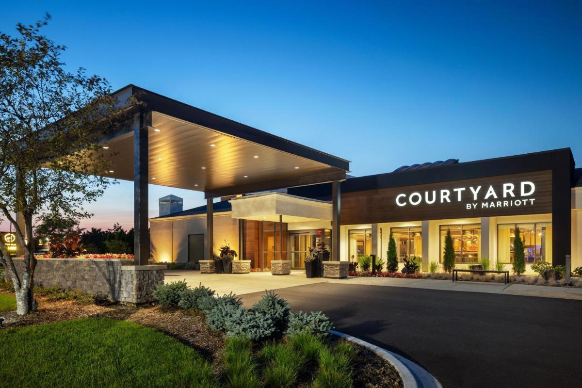 Courtyard by Marriott Chicago Waukegan / Gurnee - Housity