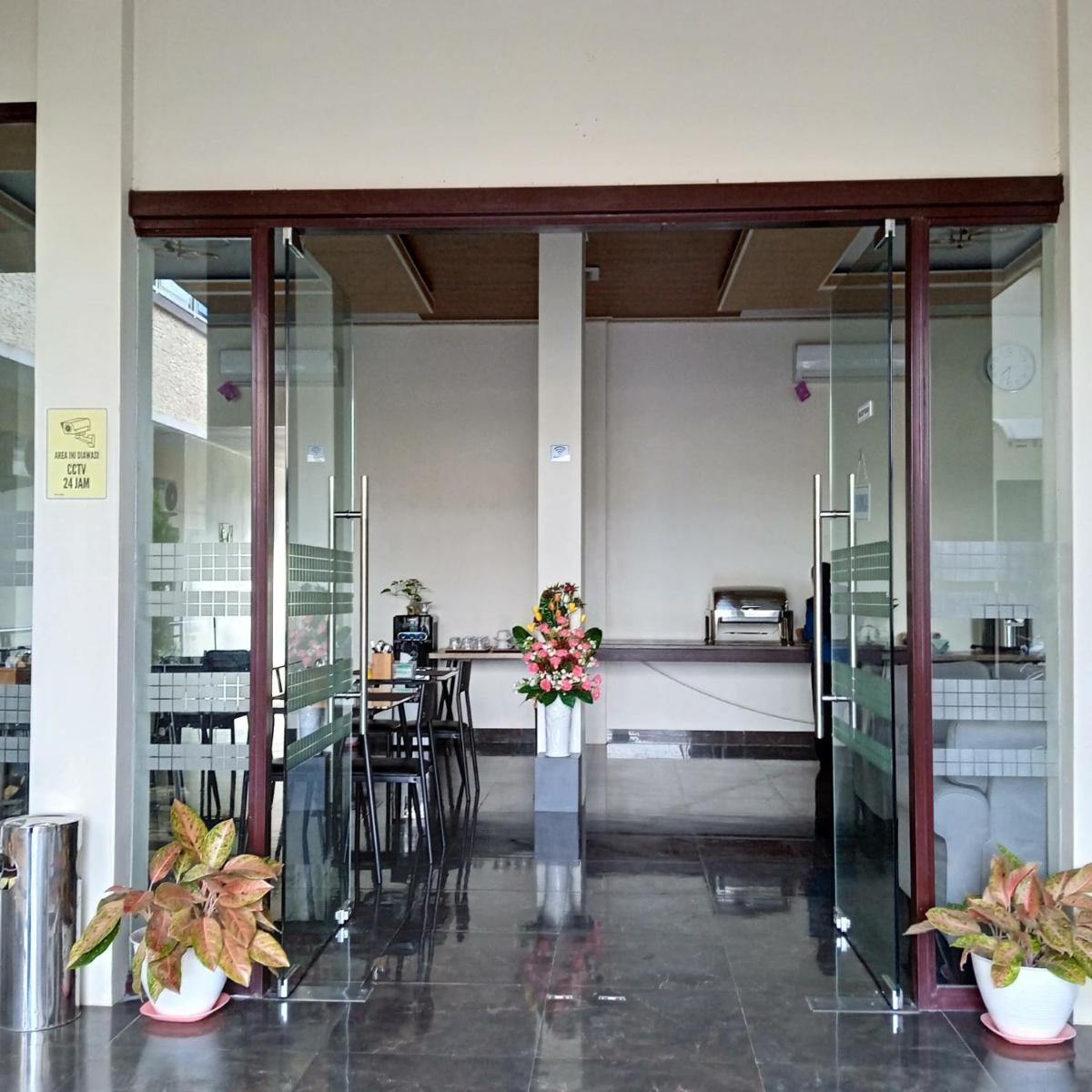 Morowali Beach Hotel - Housity
