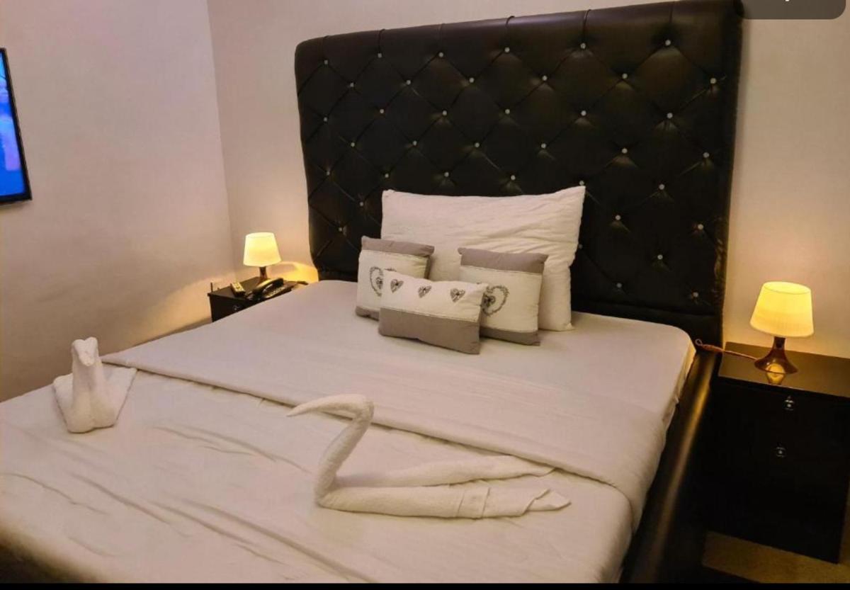 Suitetrails - PALAIS ROYALE HOTEL & SUITEs