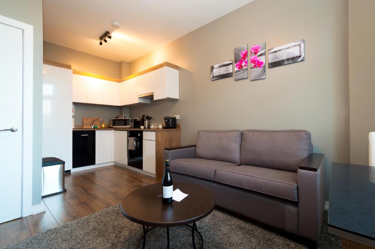 Aaron Wise Apartments - Housity