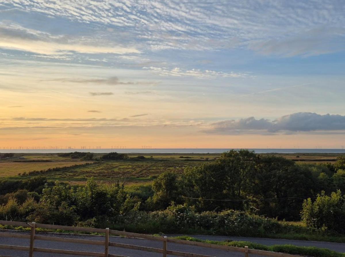 Terfyn Hall aquarium apartment 1 - Housity