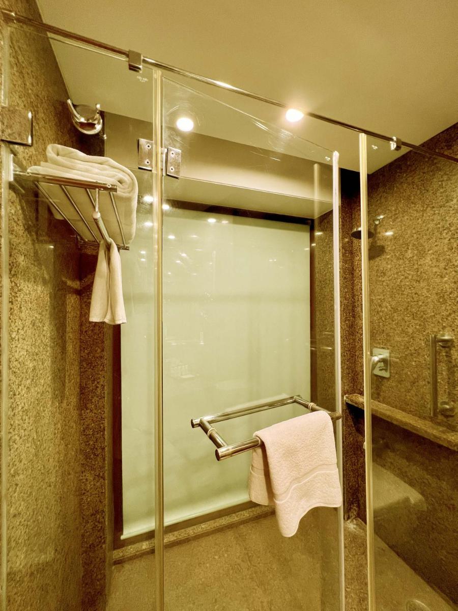 Hotel Chandela Khajuraho - Housity