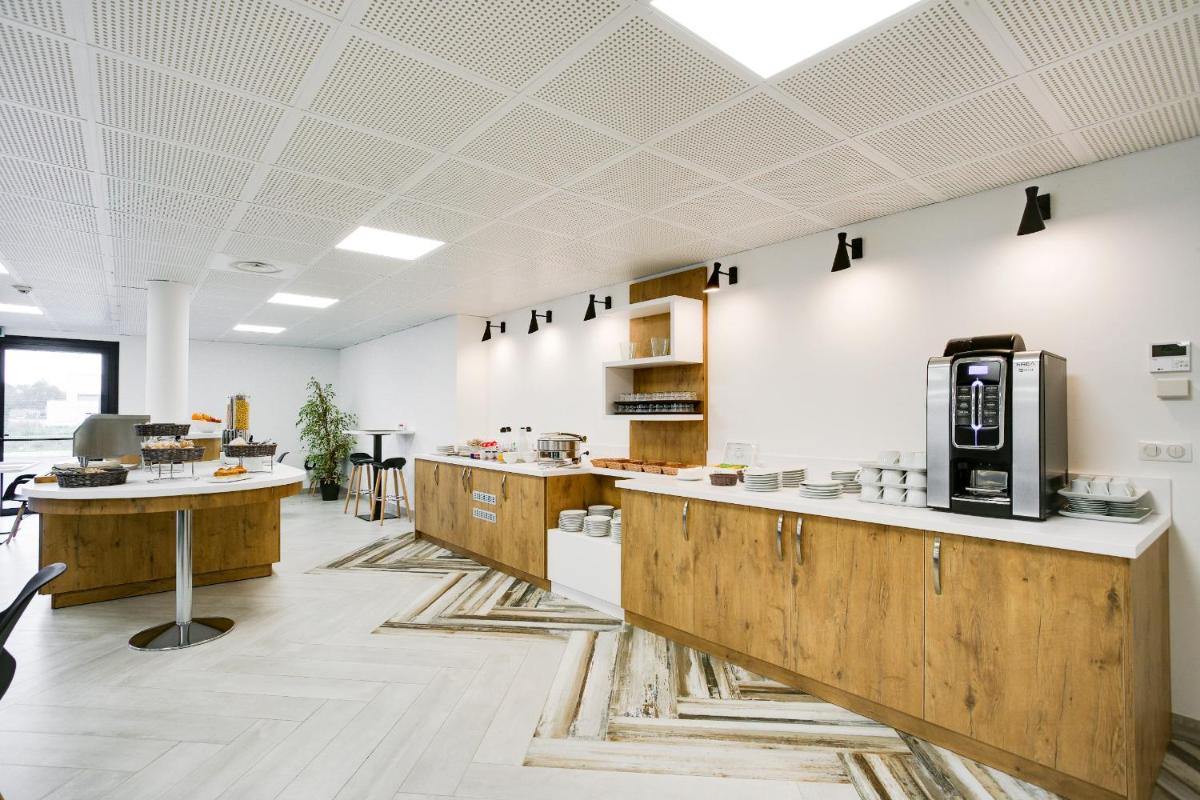 Brit Hotel Confort Loches - Housity