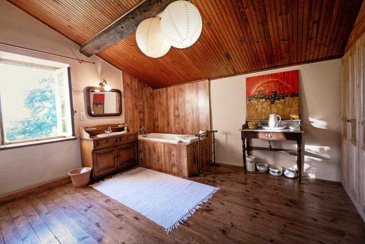 La Maison des Chênes - Piscine et grand terrain arboré dans une ambiance bucolique. - Housity