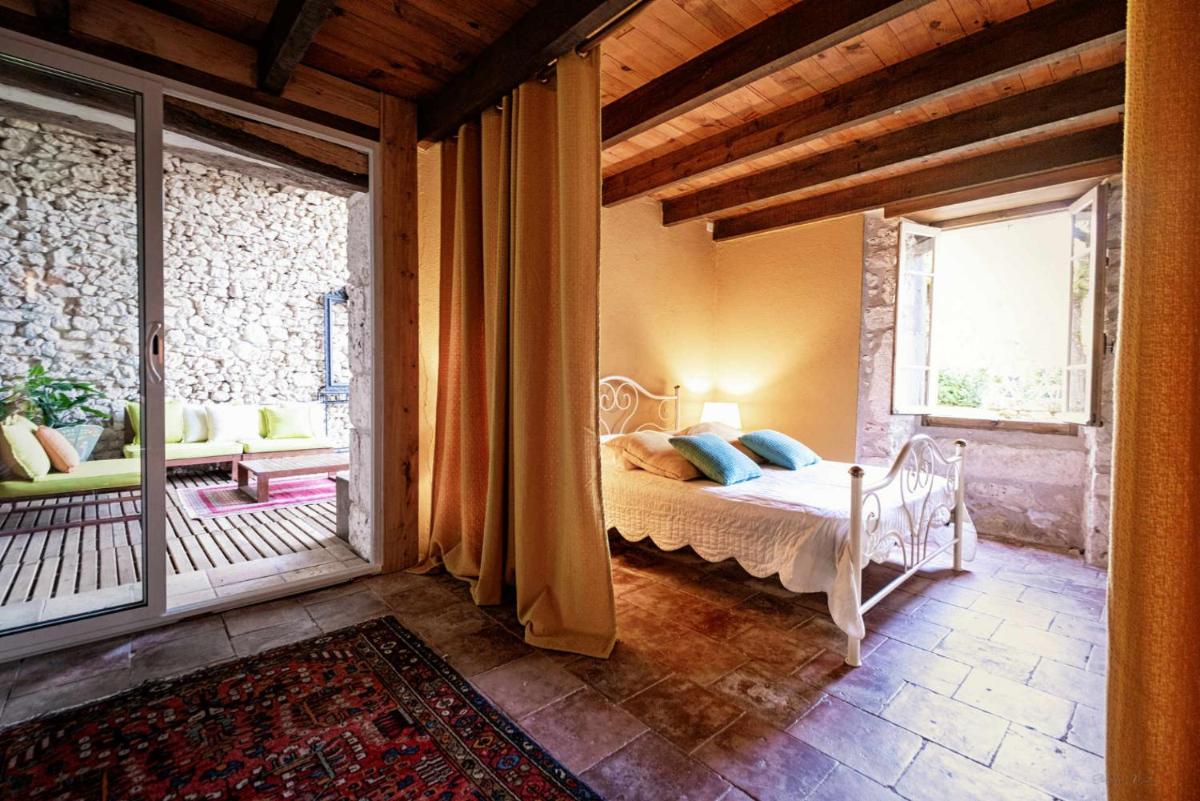 La Maison des Chênes - Piscine et grand terrain arboré dans une ambiance bucolique. - Housity