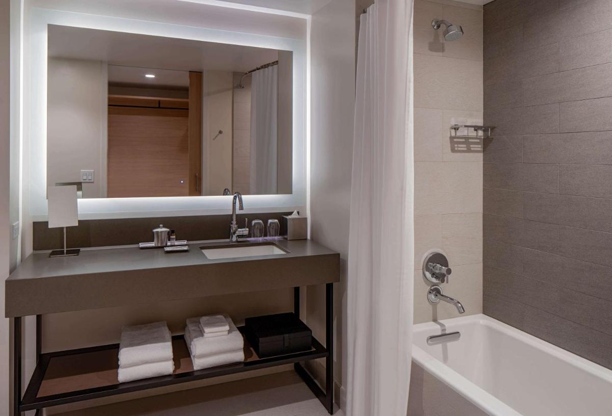 Hyatt Regency Seattle - Housity