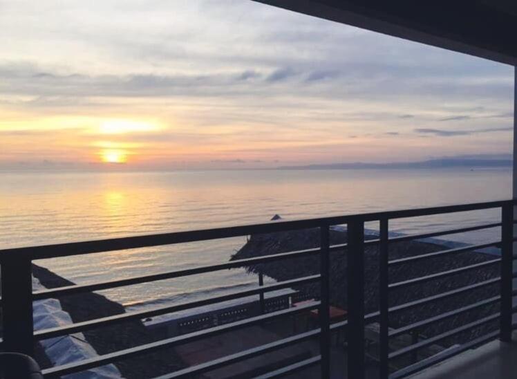 Family Beachfront Apartelle - Housity