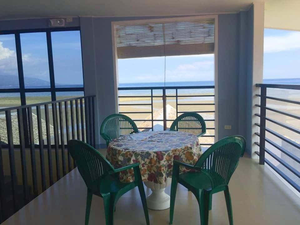 Family Beachfront Apartelle - Housity