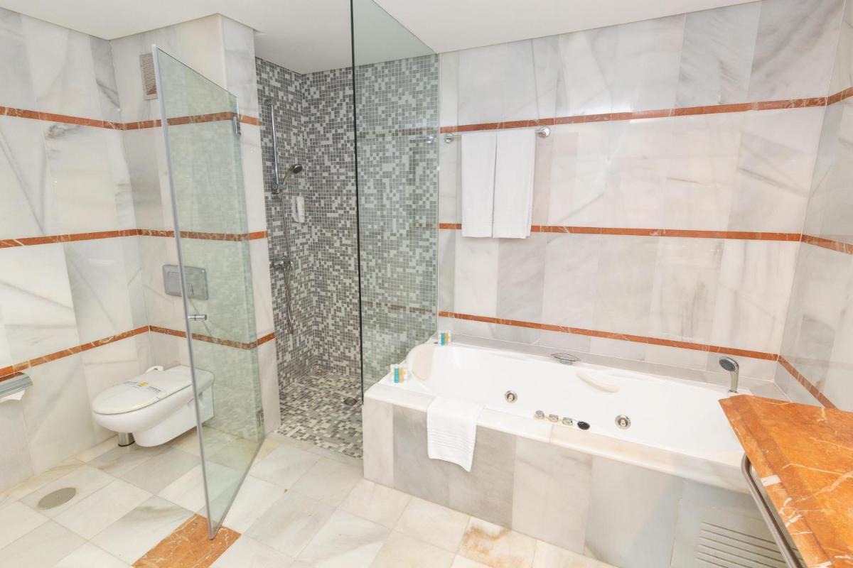 Un baño de R2 Hotel Pajara Beach