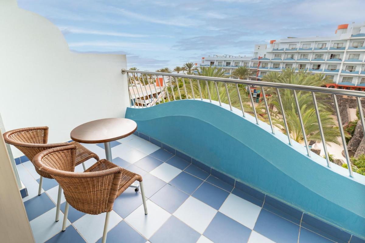 Un balcón o terraza de R2 Hotel Pajara Beach