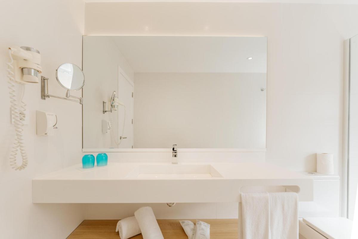 Un baño de R2 Buganvilla Hotel & Spa