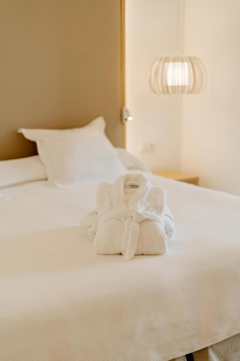 Cama o camas de una habitación en R2 Buganvilla Hotel & Spa