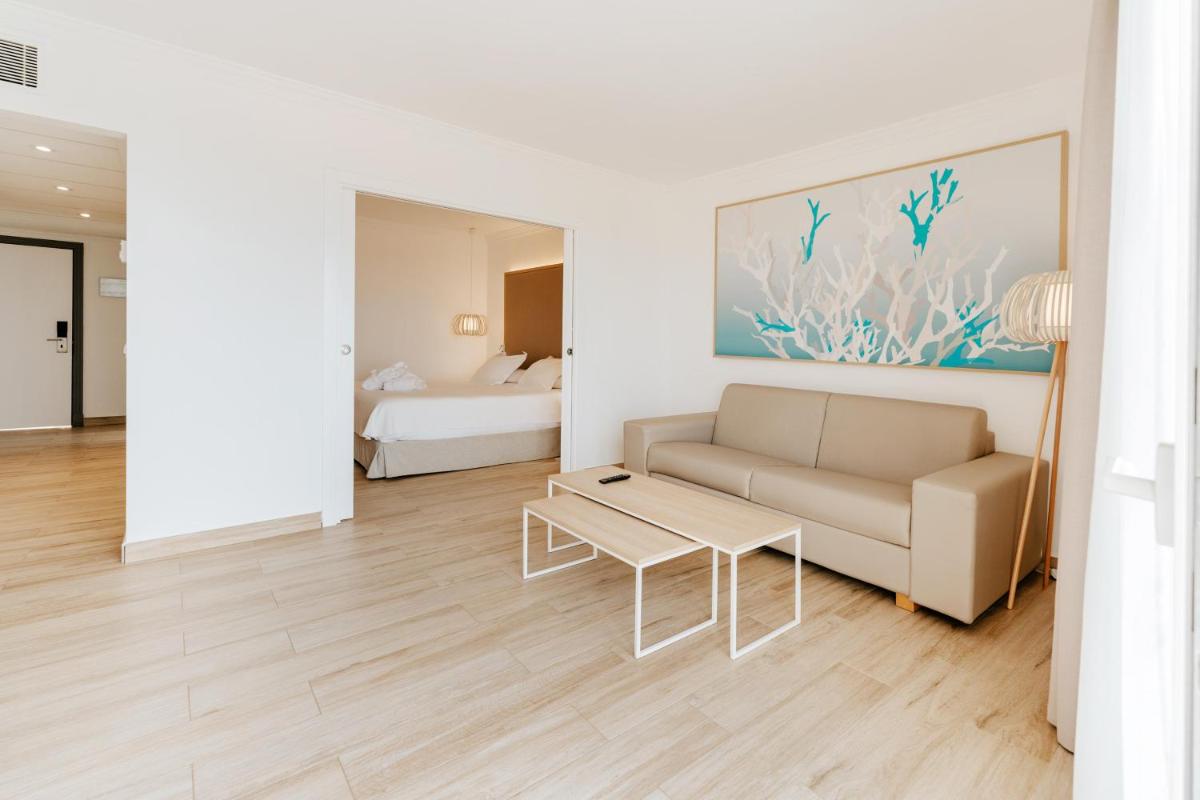 Cama o camas de una habitación en R2 Buganvilla Hotel & Spa