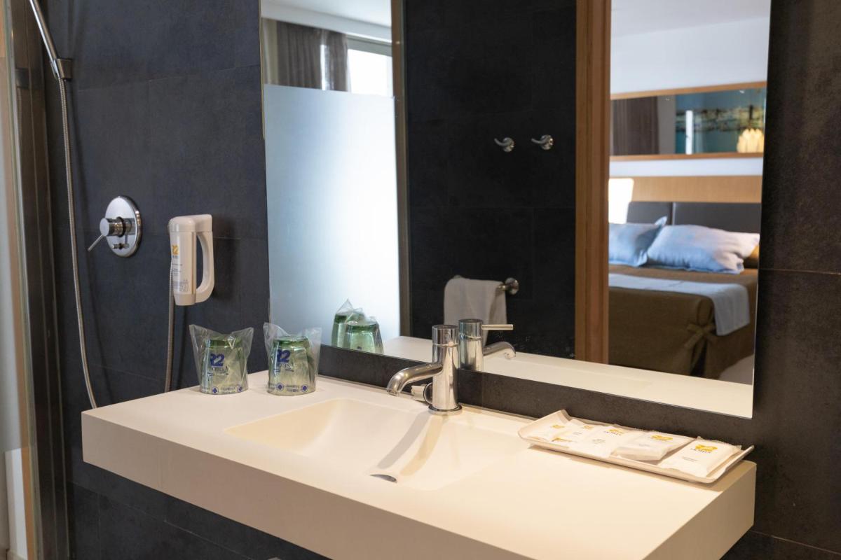 Un baño de R2 Bahia Playa - Adults Only