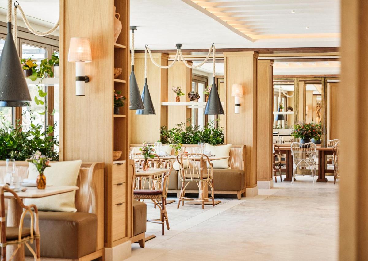 Un restaurante o sitio para comer en Four Seasons Resort Mallorca at Formentor