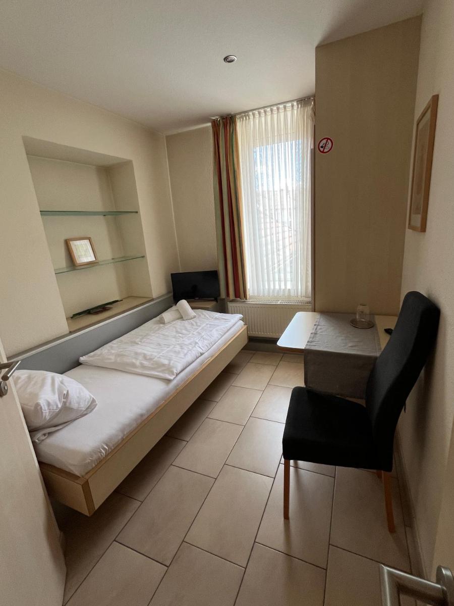 Hotel Pfälzer Hof - Housity