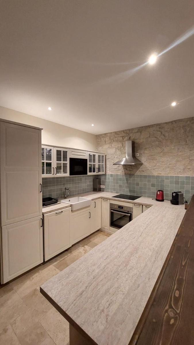 Cuisine ou kitchenette dans l'établissement Château de Maillat