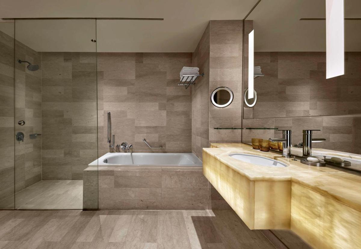 Traders Hotel, Kuala Lumpur - Housity