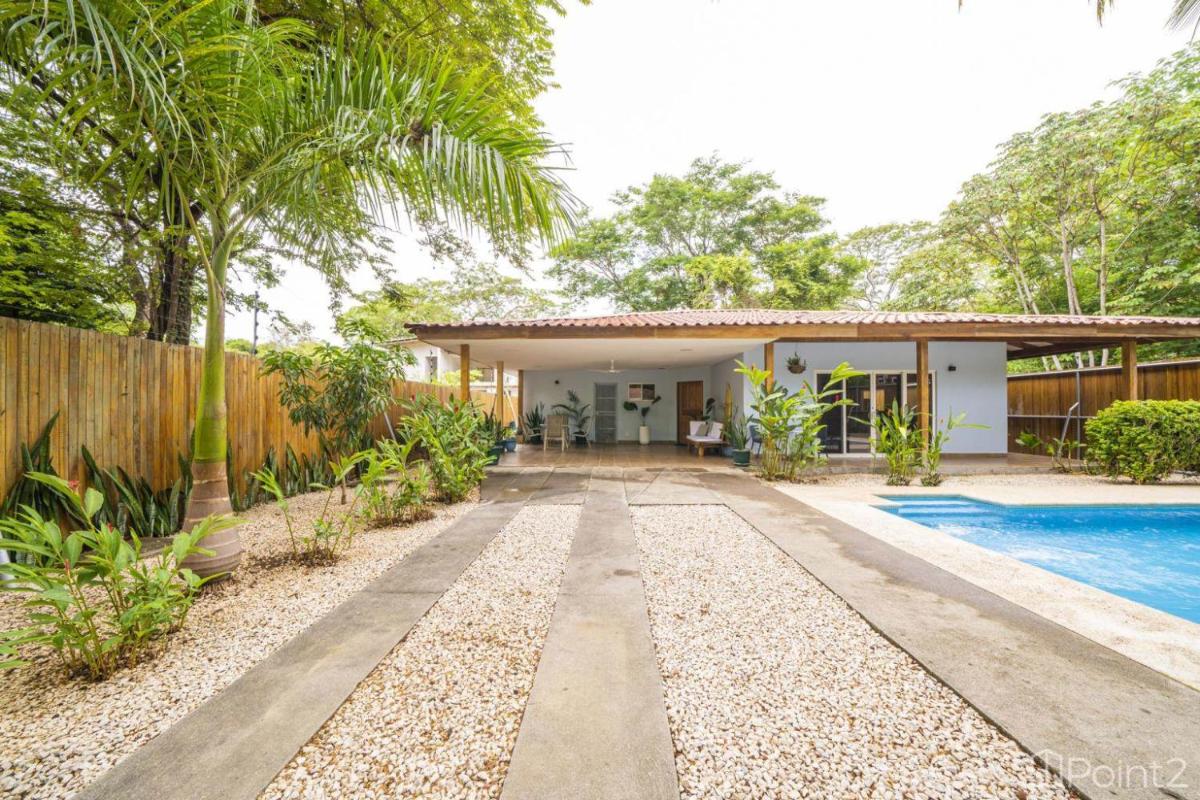 Beautiful 2-BR House Steps from the Beach - Housity