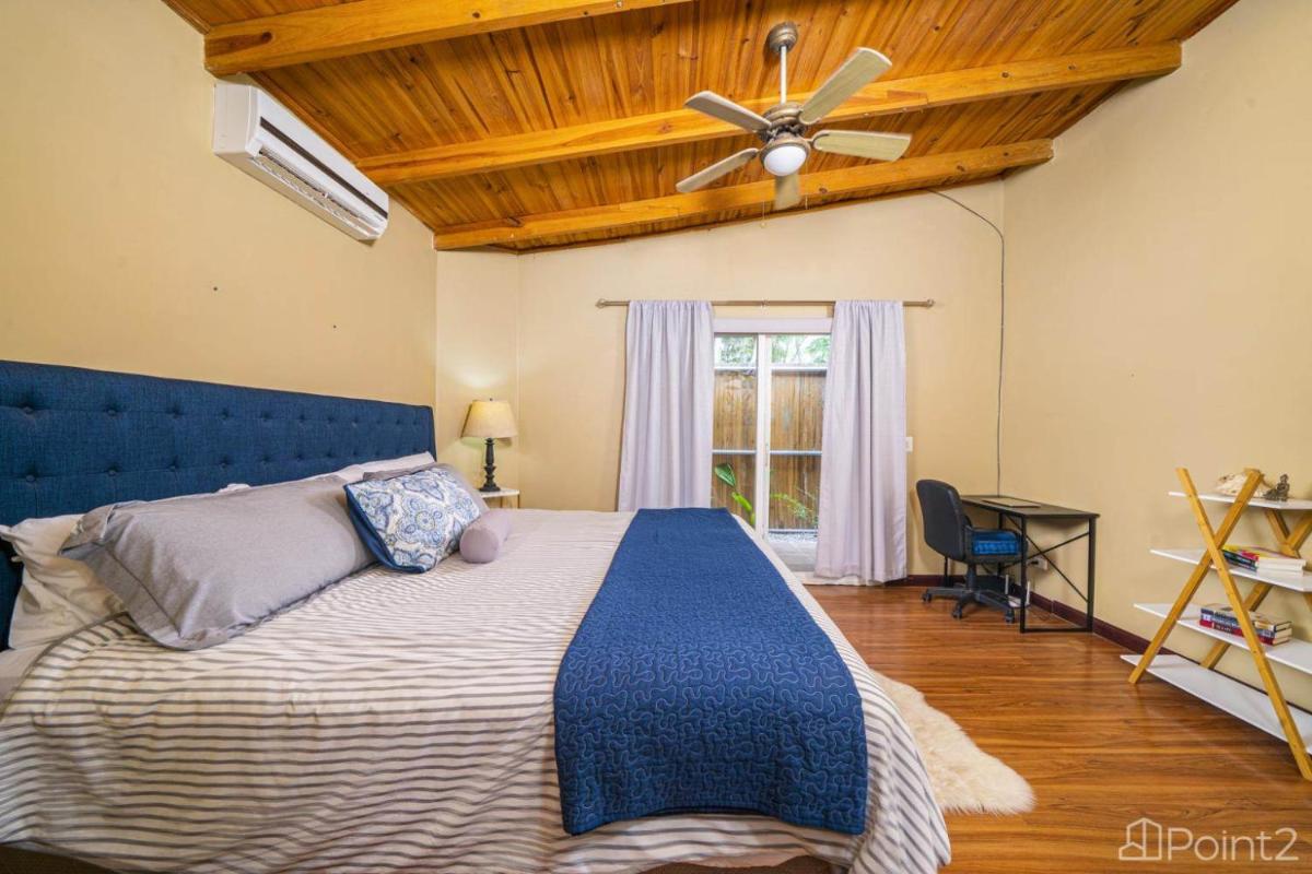 Beautiful 2-BR House Steps from the Beach - Housity