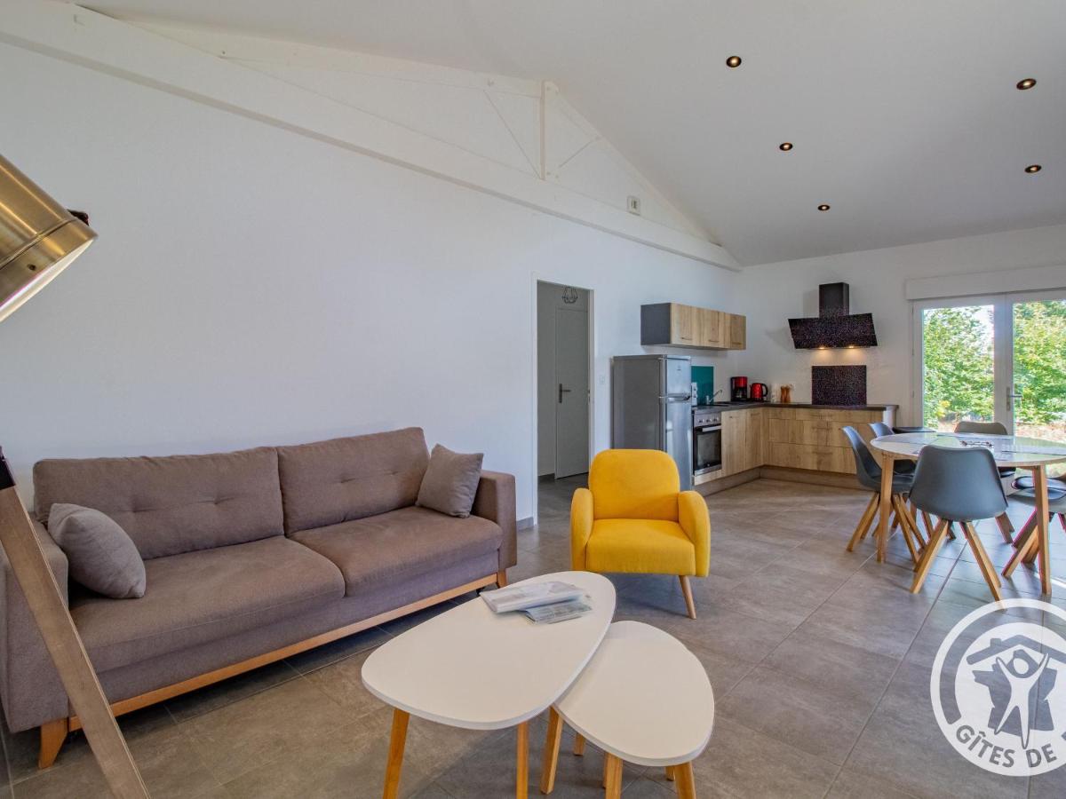 Gîte Moderne et Confortable Proche Cholet, Nantes et Puy du Fou, avec Terrasse et Près d'un Étang - FR-1-622-43 - Housity