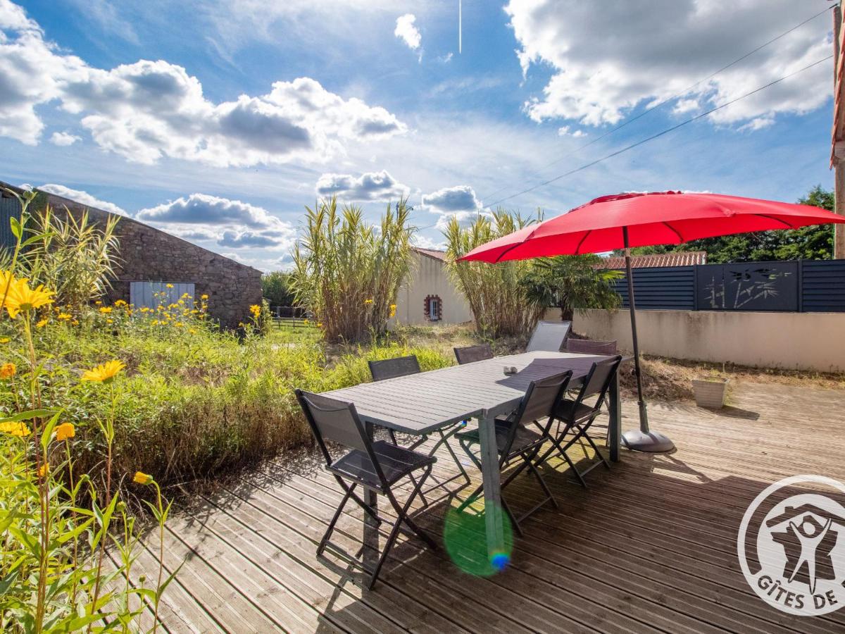 Gîte Moderne et Confortable Proche Cholet, Nantes et Puy du Fou, avec Terrasse et Près d'un Étang - FR-1-622-43 - Housity