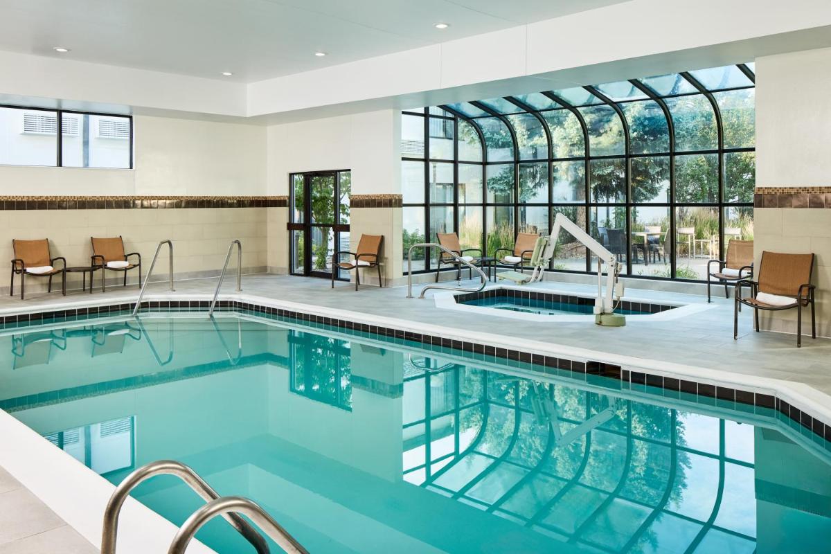 Courtyard by Marriott Fort Collins - Housity