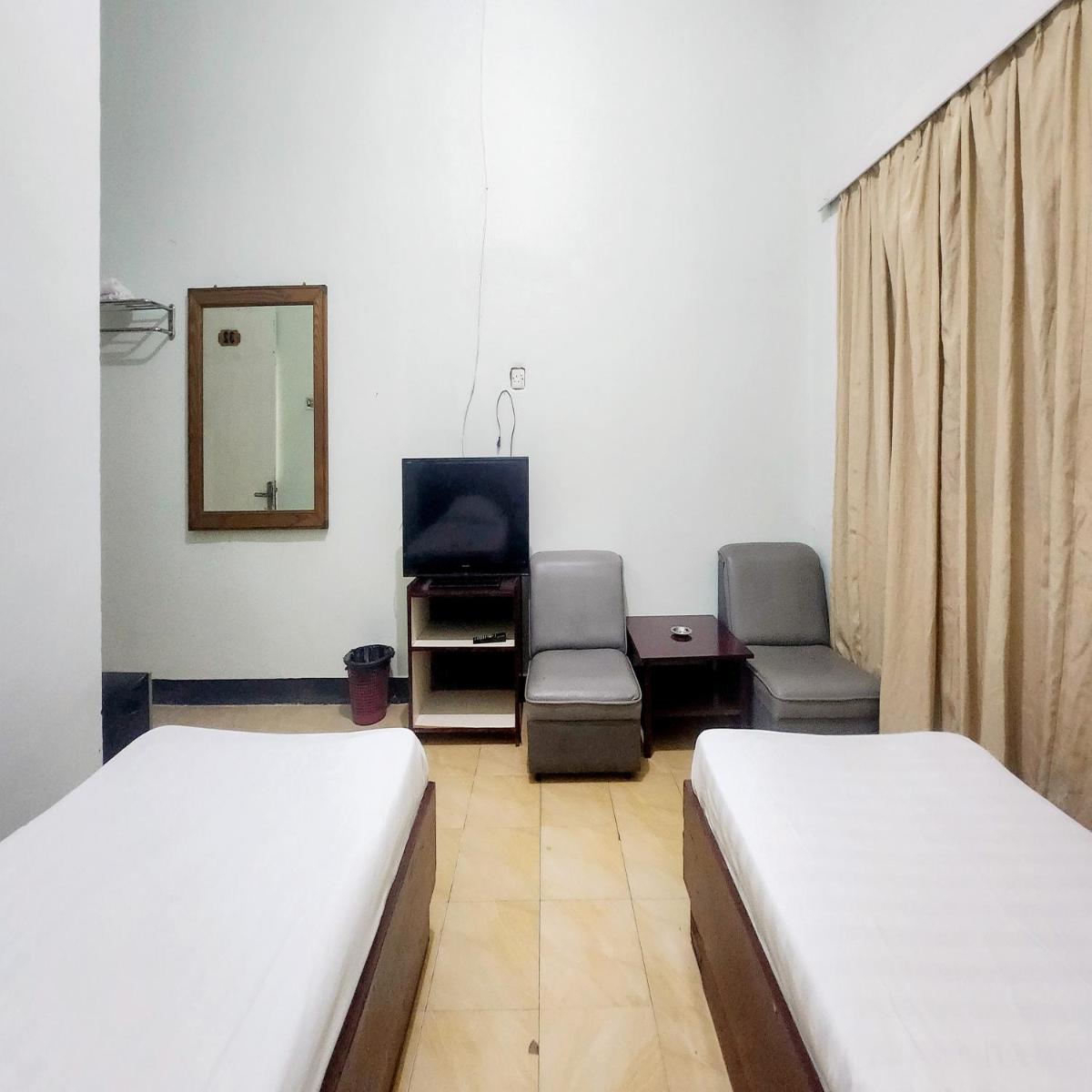 RedDoorz Syariah Near Pelabuhan Sri Bintan Pura Tanjungpinang - Housity