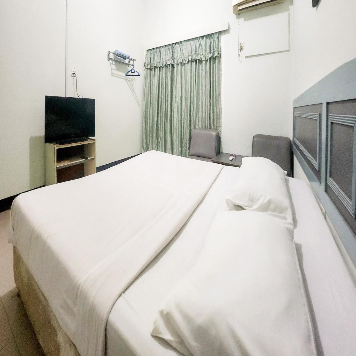 RedDoorz Syariah Near Pelabuhan Sri Bintan Pura Tanjungpinang - Housity