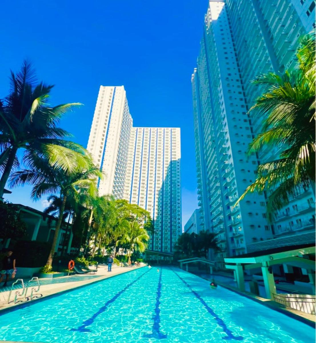 GRASS RESIDENCES MALLS POOLS & GARDENS SM North QC MLA - Housity