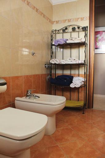 In the Shadow of Meteora - Housity