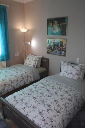 In the Shadow of Meteora - Housity