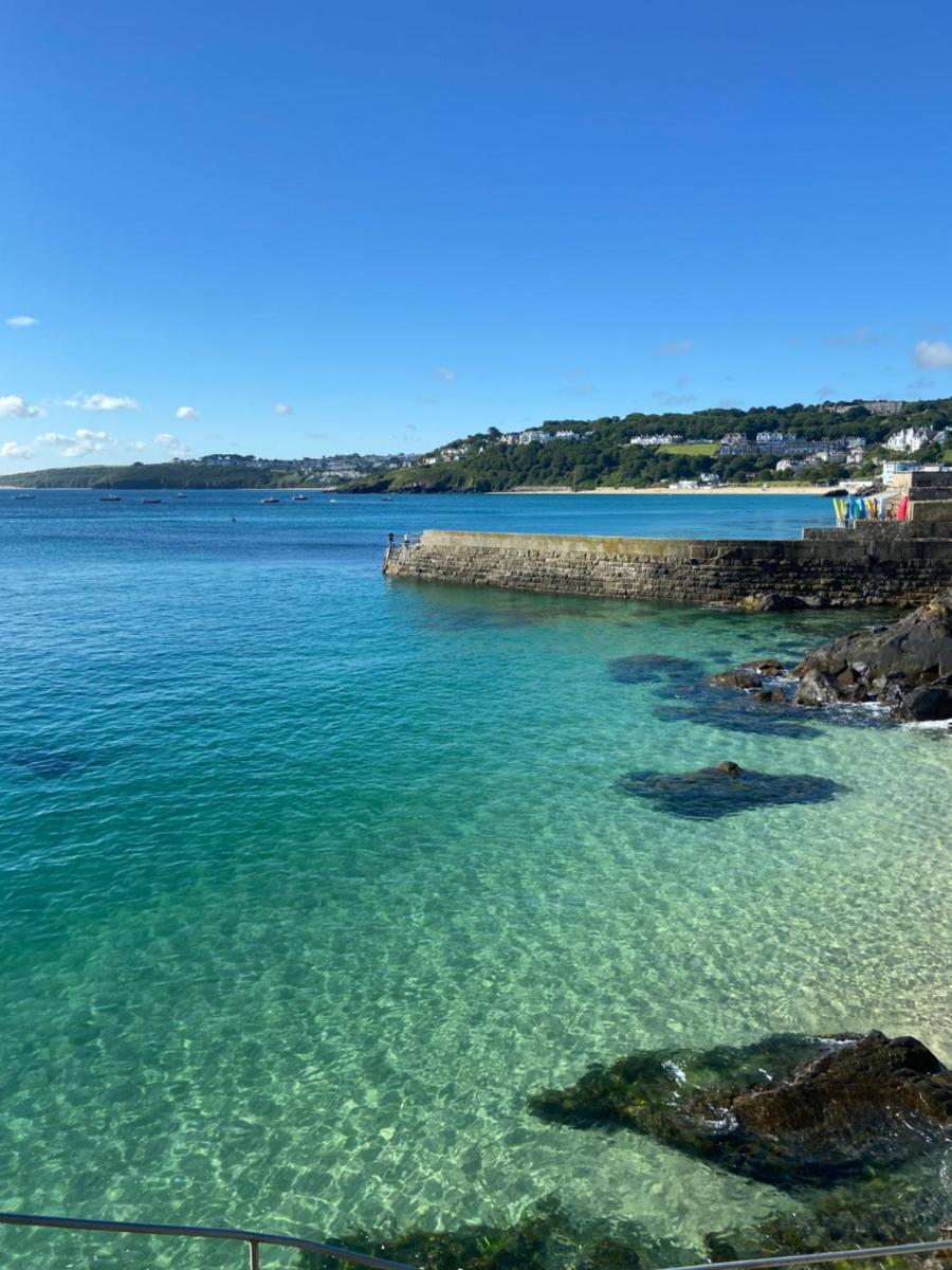Tregenna House - St Ives, A Beautiful Newly Refurbished 4 Bedroom Family Town House With Alfresco Dining Garden and Private Parking Spaces - Housity