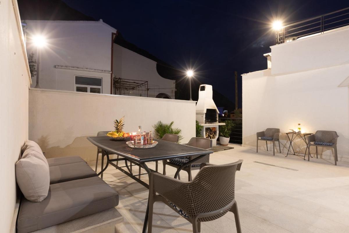 VillaPetra Makarska Veliko Brdo - Housity