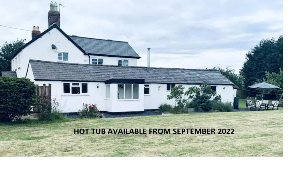 Remarkable 1-Bed Cottage in CHESTER - Housity