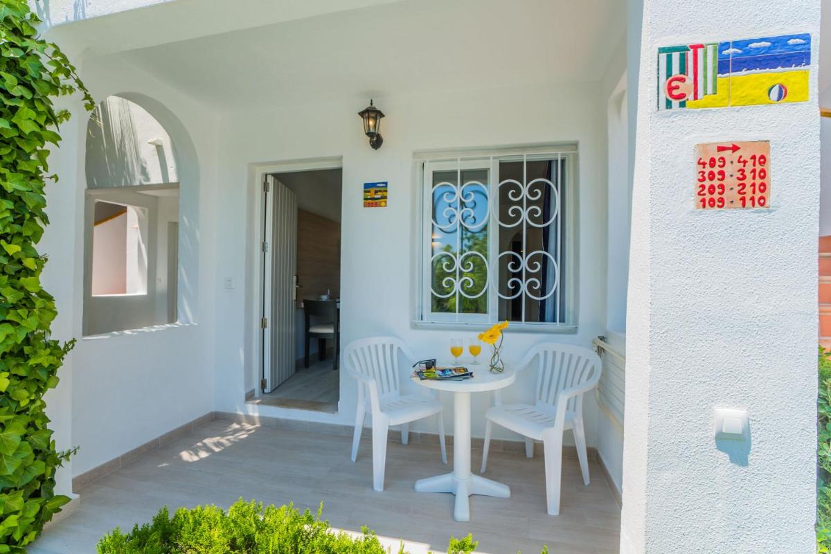 Aparthotel Holiday Center - Housity