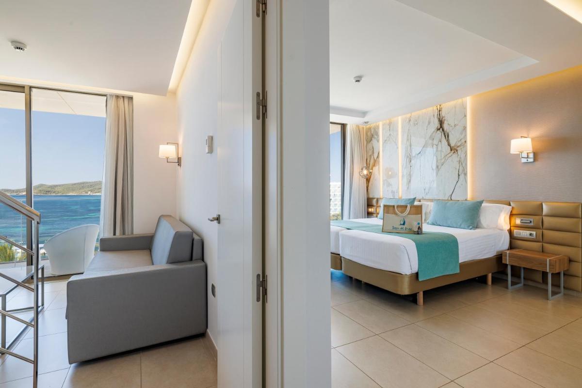 Cama o camas de una habitación en Hotel Torre del Mar - Ibiza