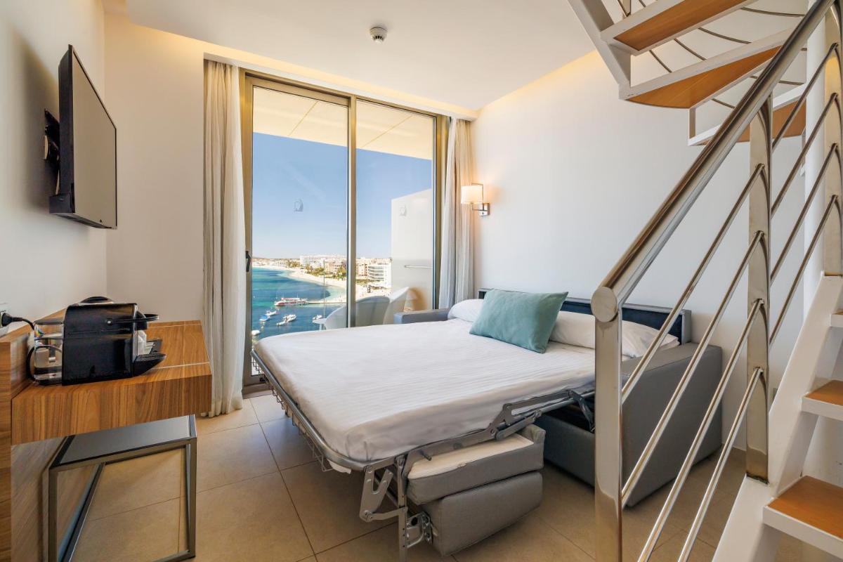 Cama o camas de una habitación en Hotel Torre del Mar - Ibiza