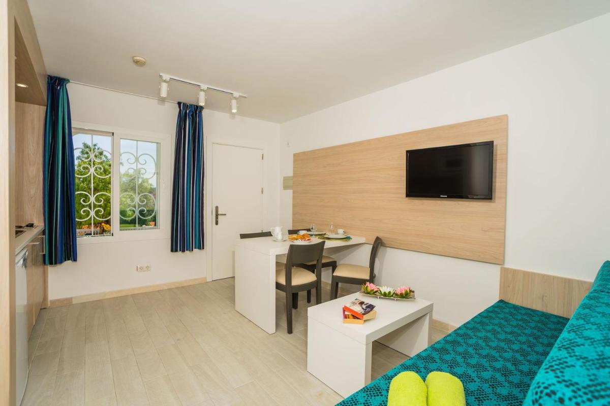 Aparthotel Holiday Center - Housity